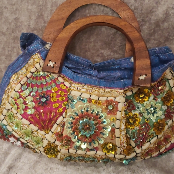 Fashion Handbag - Picture 2 of 8